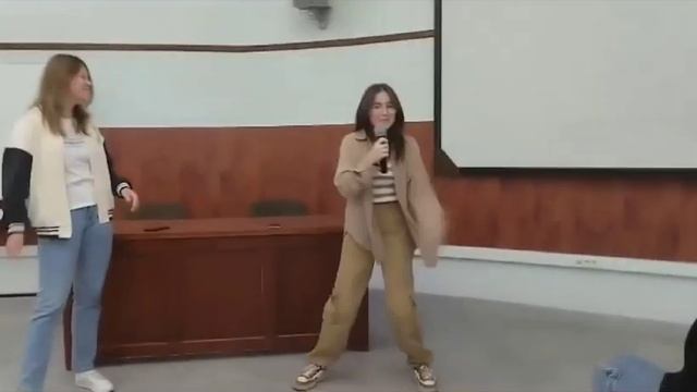 Справляемся со страхом публичных выступлений и раскрываем свою харизму смотреть онлайн