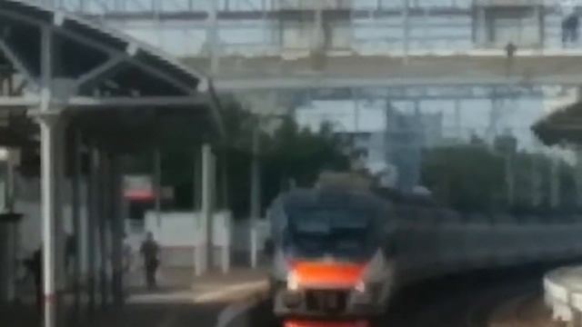 ЭП2Д-0053 ЦППК Перекраска Наше Подмосковье На станции Кунцево С Приветливым машинистом смотреть онлайн