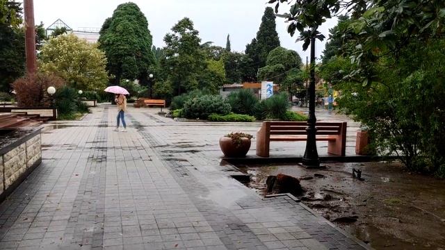 Лазаревское на рынок под дождем смотреть онлайн