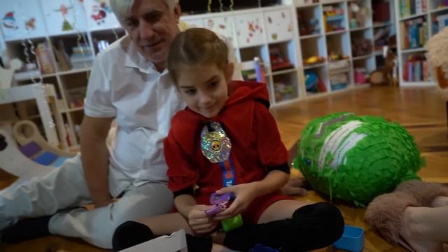 VLOG День рождения Алисы 7 лет. Часть 1. Подарили свою комнату