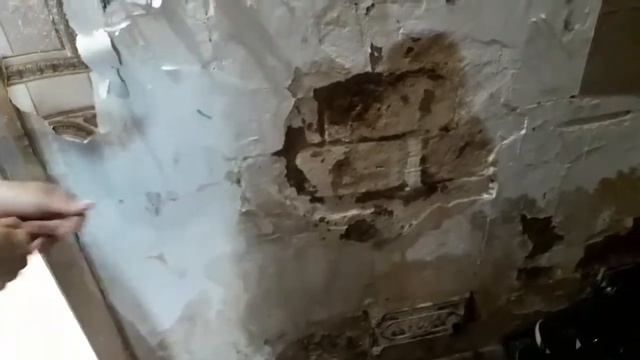 Разрушается дом многодетной семьи в Бердске