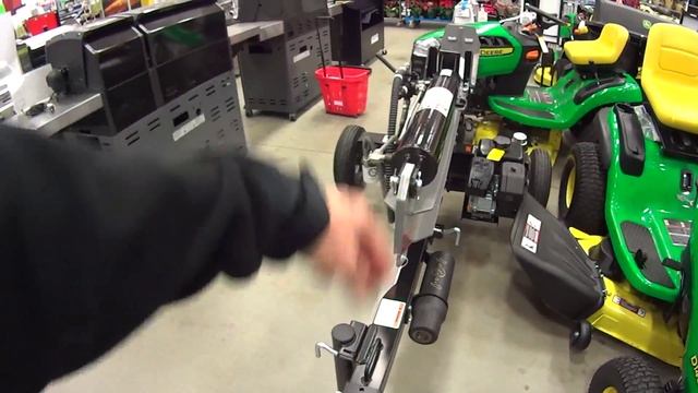 Магазин Lowe's в Black Friday. Charlotte North Carolina.