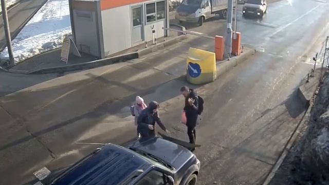 CrashNews.org/Наезд на пешеходов ЖСК Альфа, Москва, 09.04.2018 смотреть онлайн