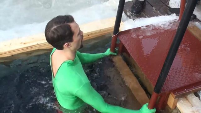Polar Plunge "Kreshenie" in Vladivostok, Russia 2018 смотреть онлайн