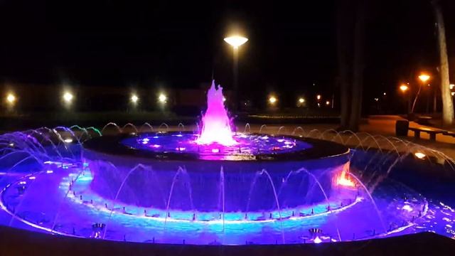 Светомузыкальный фонтан в Друскининкае "танцует"/Druskininkai смотреть онлайн