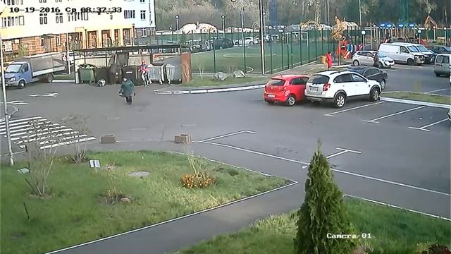 Бомж VS мешканці та двірники Житлового комплексу Паркові Озера смотреть онлайн