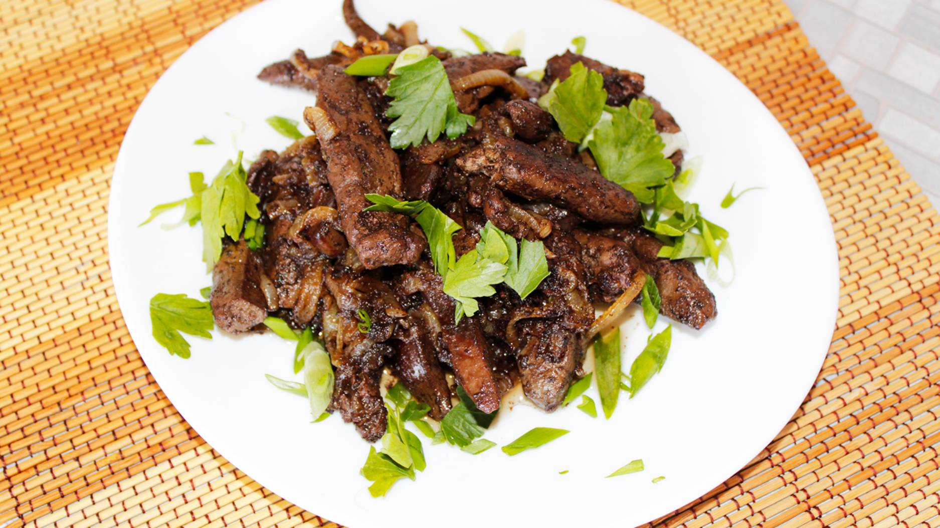 Печень косули жареная с луком смотреть онлайн