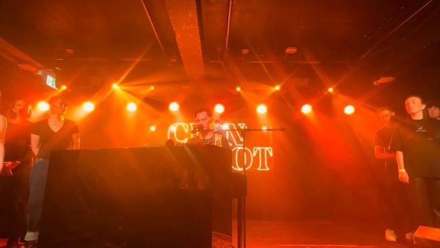 Everyone Who Falls In Love - Cian Ducrot & Choir - Manchester 20/06/23