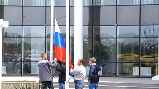 Утро началось с новости о захвате банковской академии. смотреть онлайн