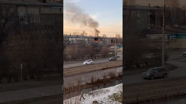 пожар в многоквартирном доме 7 микрорайона в Ангарске смотреть онлайн