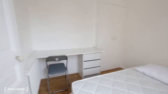 Deluxe 3-bedroom apartment with balcony for rent in Courbevoie area - Spotahome (ref 112870) смотреть онлайн