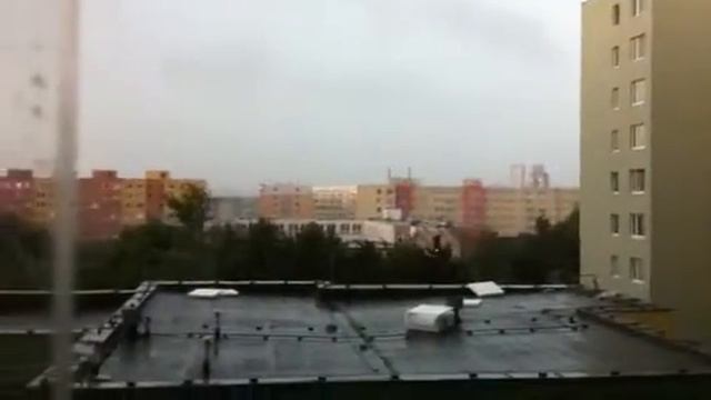 Ветрено однако в пражском районе Гурка смотреть онлайн