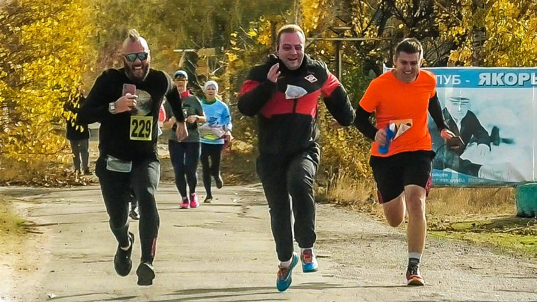 В Волжском прошел «Осенний марафон» смотреть онлайн