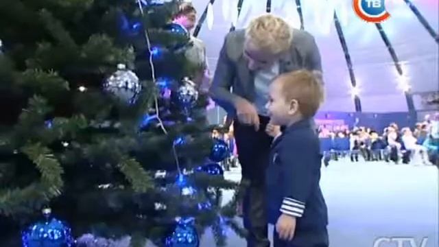 В штаб-квартире НОК Беларуси зажглась красочными огнями традиционная олимпийская елка смотреть онлайн