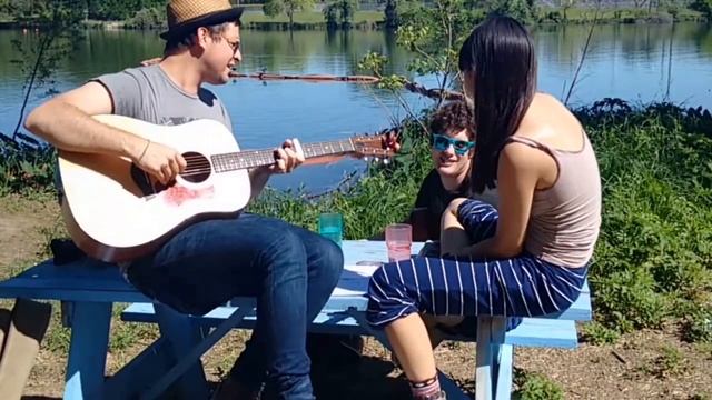 Carlie Mari, the caterpillar and Facu Morel singing on the guitar for it "WANNA BE A BUTTERFLY!" смотреть онлайн