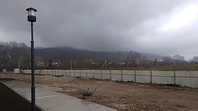 Вид в сторону моря на будущую стройплощадку третьей очереди 9 января 2021 г. смотреть онлайн