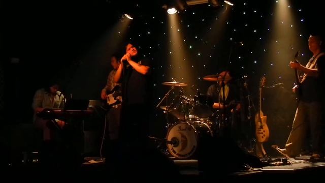 Cars Hiss By My Window Performed By The Jersey Doors смотреть онлайн