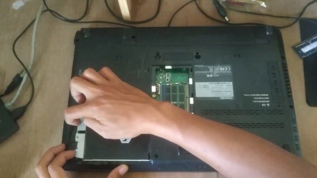 Cara pasang SSD dan HDD bersamaan di laptop | Upgrade Laptop !! Cara Pake 2 Hardisk di laptop смотреть онлайн