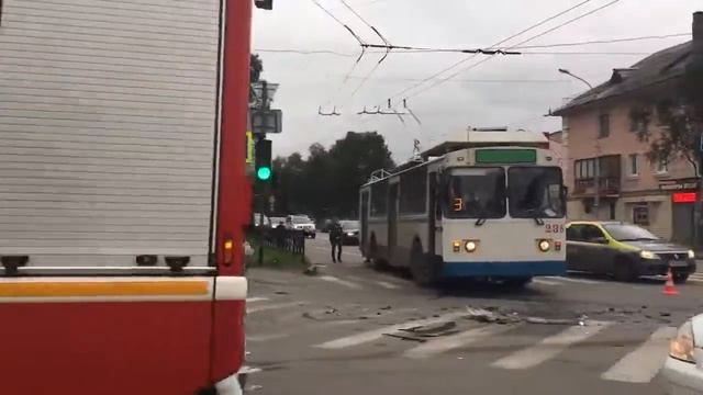 Nord-News: В Мурманске Audi влетел в два авто, есть пострадавшие смотреть онлайн