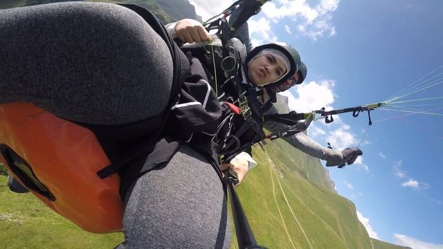 10082019 ParaTourYes gudauriparagliding полет гудаури بالمظلات، جورجيا بالمظلات смотреть онлайн