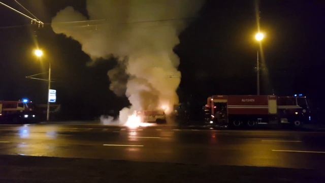 Пожар авто в Минске 10.12.2018 около дворца независимости смотреть онлайн