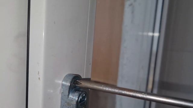 Как самому установить замок безопасности, защиту на пластиковые Двери? Часть 2 смотреть онлайн