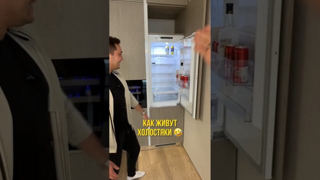 Сегодня в гостях у Олега, который занимается инвестициями и живет Москва-Сити в квартире за $ 1млн смотреть онлайн