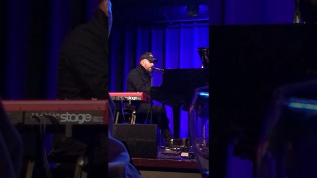Greg Laswell "Everyone Thinks I Dodged A Bullet" Live @ Music Box Cleveland, OH January 17, 2019 смотреть онлайн