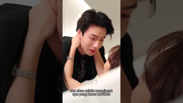 【MultiSub】婚礼当天遭渣男出轨，她一气之下拉着旁边的保镖去闪婚！谁知他竟是隐藏身份的总裁大佬，婚后更是将灰姑娘宠在手心！《闪婚后保镖老公马甲又掉了》#短剧#短剧全集#shortdrama смотреть онлайн