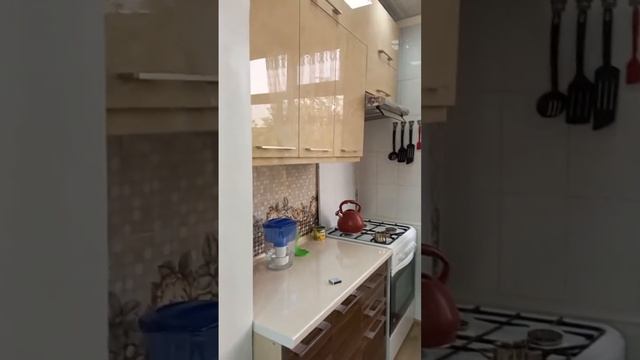 Срочна 4 хона 3 этаж 6 метр балконли гиштли домда квартира барча жихозлари билан сотилади, смотреть онлайн