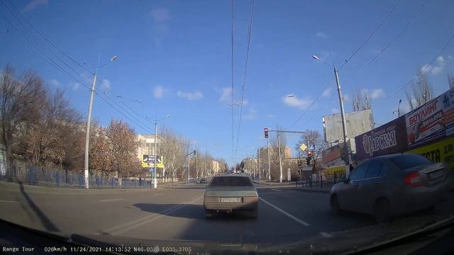 Луганск, ул. Советская, Лермонтова. 2021/11/24 смотреть онлайн