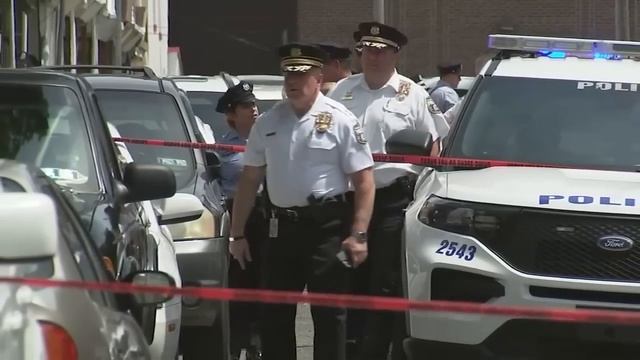 Judge reinstates murder charge against Philadelphia police officer in fatal shooting of motorist смотреть онлайн