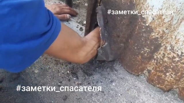 Спасатели достали застрявшего в стене котенка смотреть онлайн