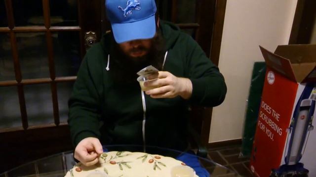 Eating 4 Containers Of Apple Sauce In 49 Seconds смотреть онлайн