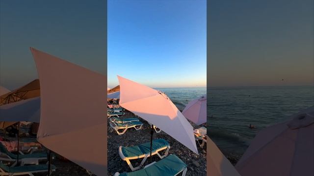 Вчера на море в поселке Лазаревское, 28 июля 2024, пляж Дельфин. смотреть онлайн