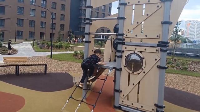 Обзор двора ( стилобата) ЖК «Tau House»