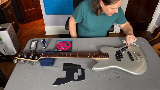 Repairing a Squier VM SS Jaguar Bass - Neck Dive Fix смотреть онлайн