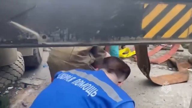 Живой! Малыша достали из-под завалов в Тагиле смотреть онлайн