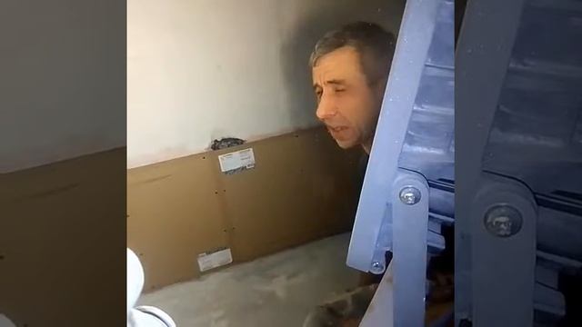 Картон на стенах. Зачем? Плиточные работы. Укладка плитки. смотреть онлайн