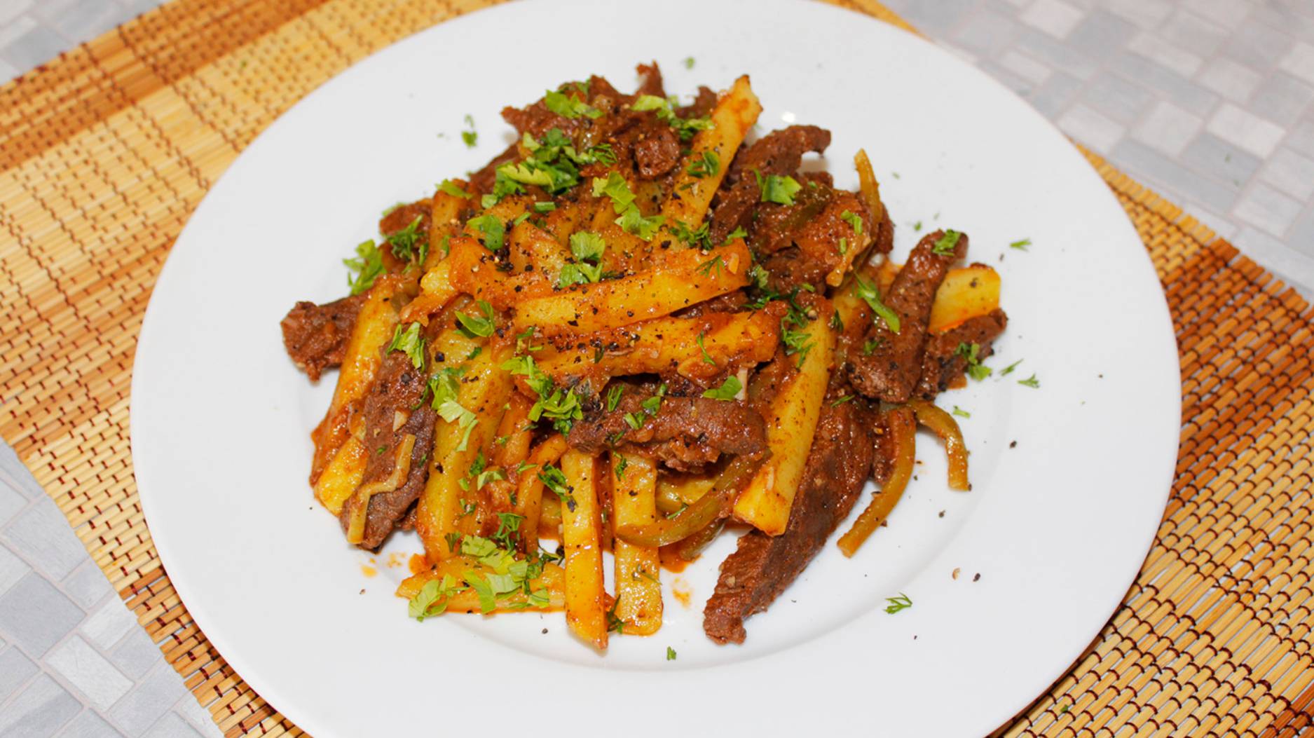 Оленина тушеная с солеными огурцами и картошкой смотреть онлайн