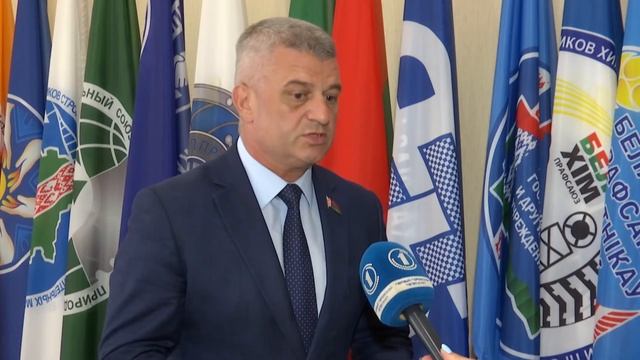 Сенатор Алексей Неверов провёл прямую линию и прием граждан смотреть онлайн