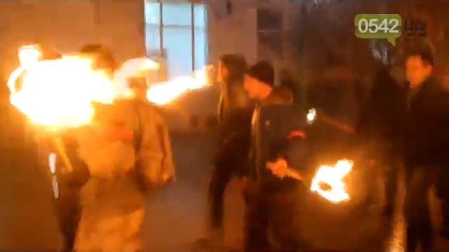 Сумчане  прошли  с факелами по городу в честь погибшего в АТО «киборга «Севера»