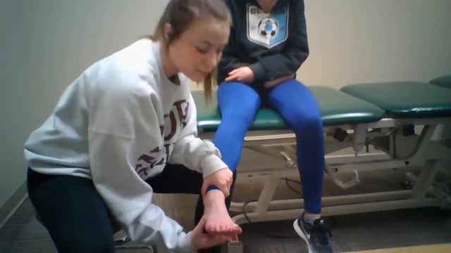 Valgus and Varus Stress Tests of the ankle смотреть онлайн
