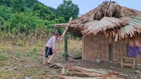 A 17-year-old single mother built her porch as a place to welcome guests