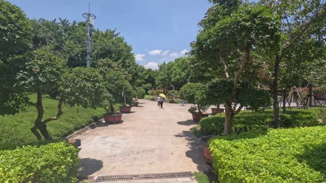 Китай, Сямен (Xiamen), Jul 2024, Huweishan Atmosphere Theme Park, Zhongwai Weather Celebrity Park смотреть онлайн