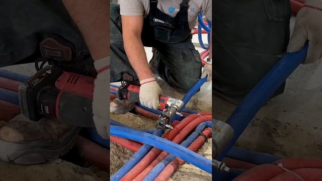 Монтаж инженерных сетей от @izoterma52 #отоплениедома #строительстводома #инженерныесистемы смотреть онлайн