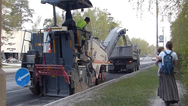 Академгородок. Ремонт дорожного полотна на Морском проспекте смотреть онлайн