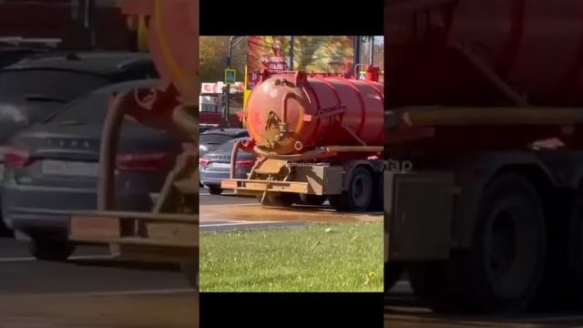 Говновоз на Каширском шоссе, не успел добраться до Специального места... смотреть онлайн