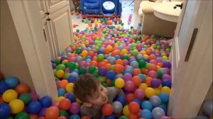 Сеня купил 1 миллион шариков на квартиру