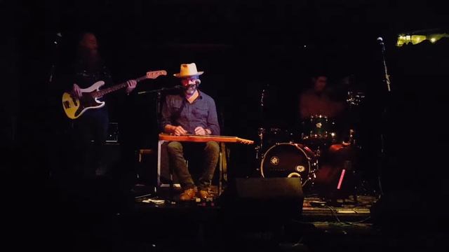 Martin Harley Cluny 2 Blues At My Window смотреть онлайн